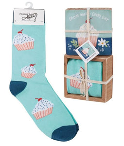 Primitives by Kathy Mom Makes Life Sweeter Box Sign and Sock Set