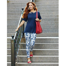 Load image into Gallery viewer, Coco + Carmen White &amp; Navy OMG Printed Skinny Pants
