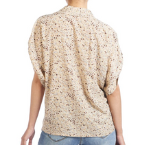 Load image into Gallery viewer, COCO &amp; CARMEN ELISA V- NECK TOP WITH CHEST POCKET IN TAN SPLATTER